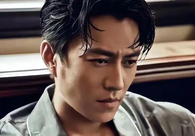 靳东李佳最新采访视频，公众关注度与个人表达的平衡探讨